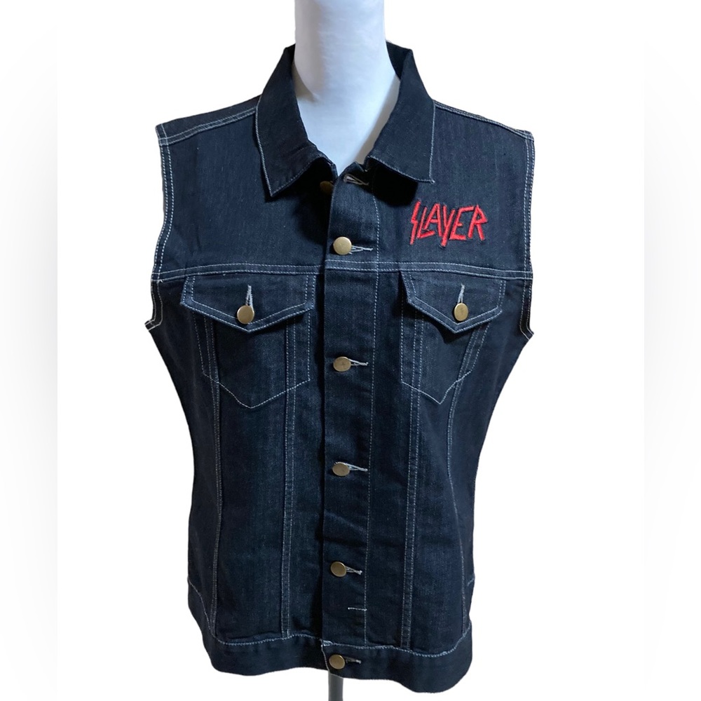 Slayer women’s dark blue denim vest in 100% cotton. Slayer band logo.